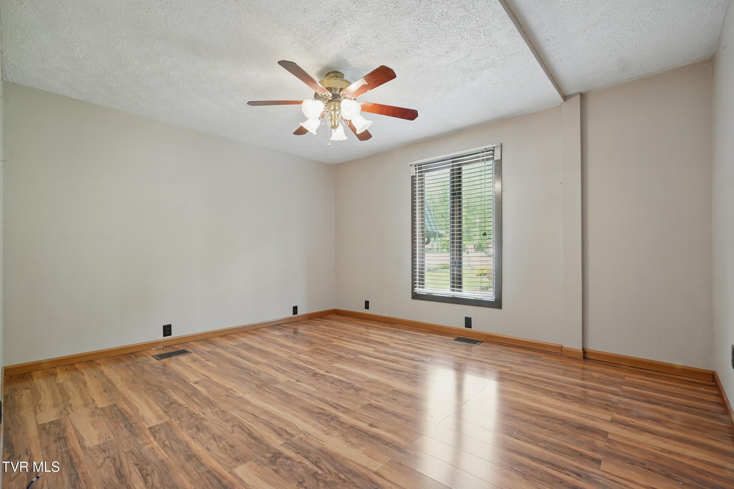 11316 Boggs Hollow Road, Pound, Virginia image 16