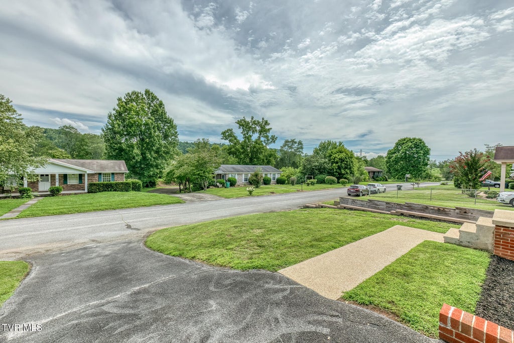 Photo of 517 Kilkenny Road, Kingsport, TN 37664 (MLS # 9998675)