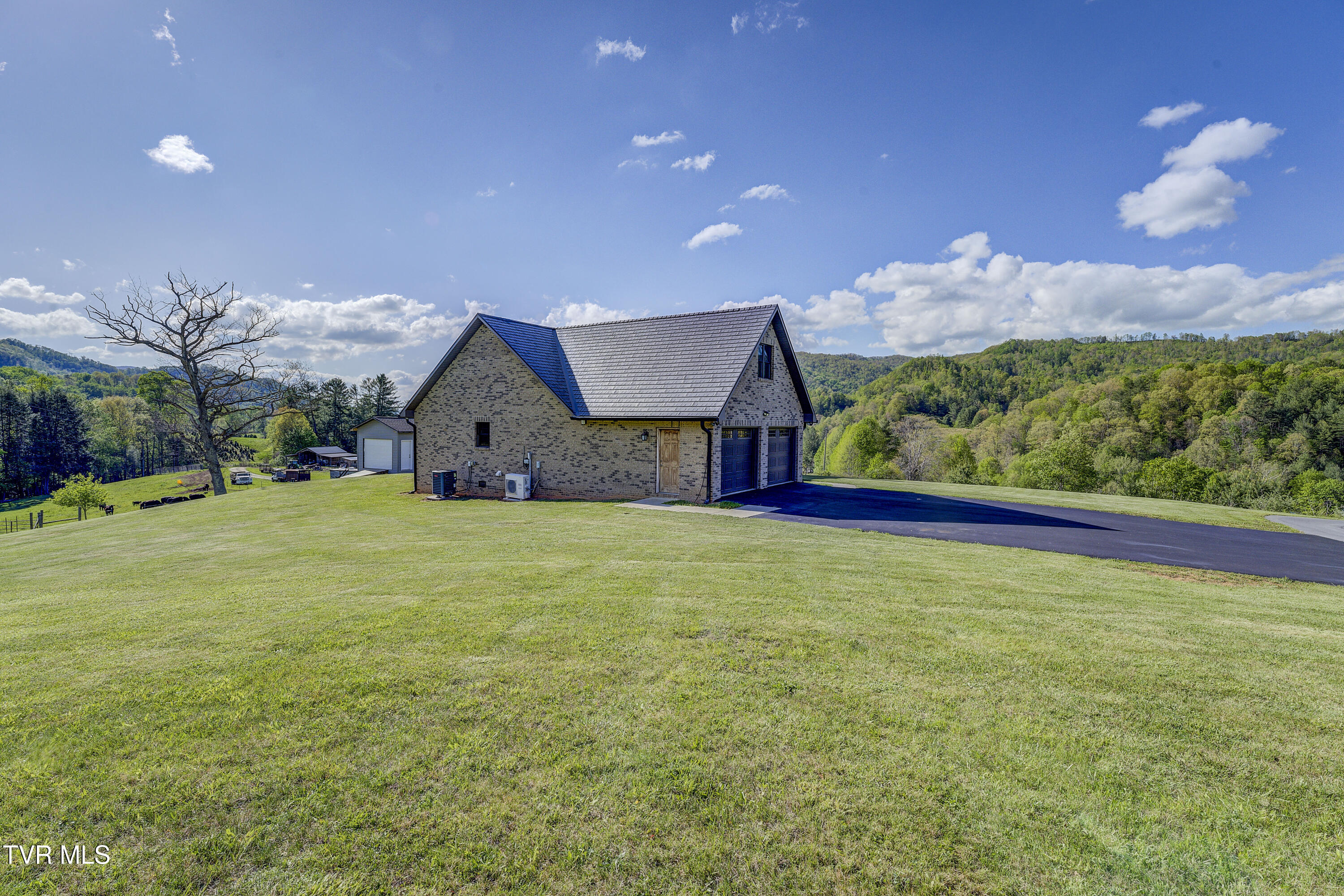 138 Ray Cemetery Road, Roan Mountain, Tennessee image 2
