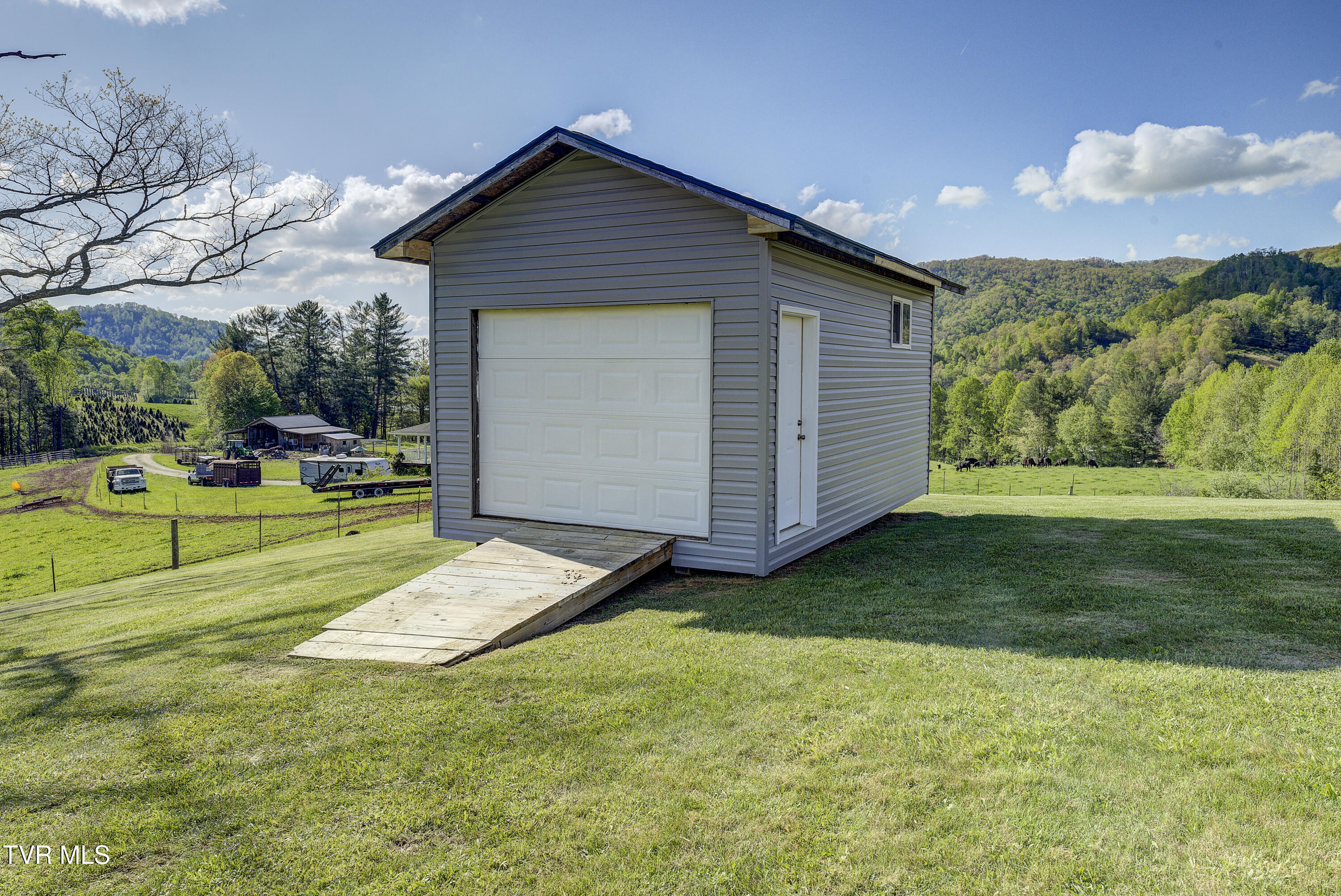 138 Ray Cemetery Road, Roan Mountain, Tennessee image 35