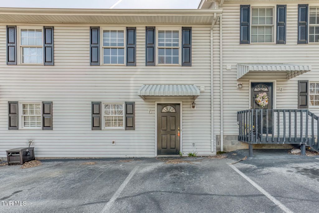 Photo of 716 King Springs Road #Apt 7, Johnson City, TN 37601 (MLS # 9993209)