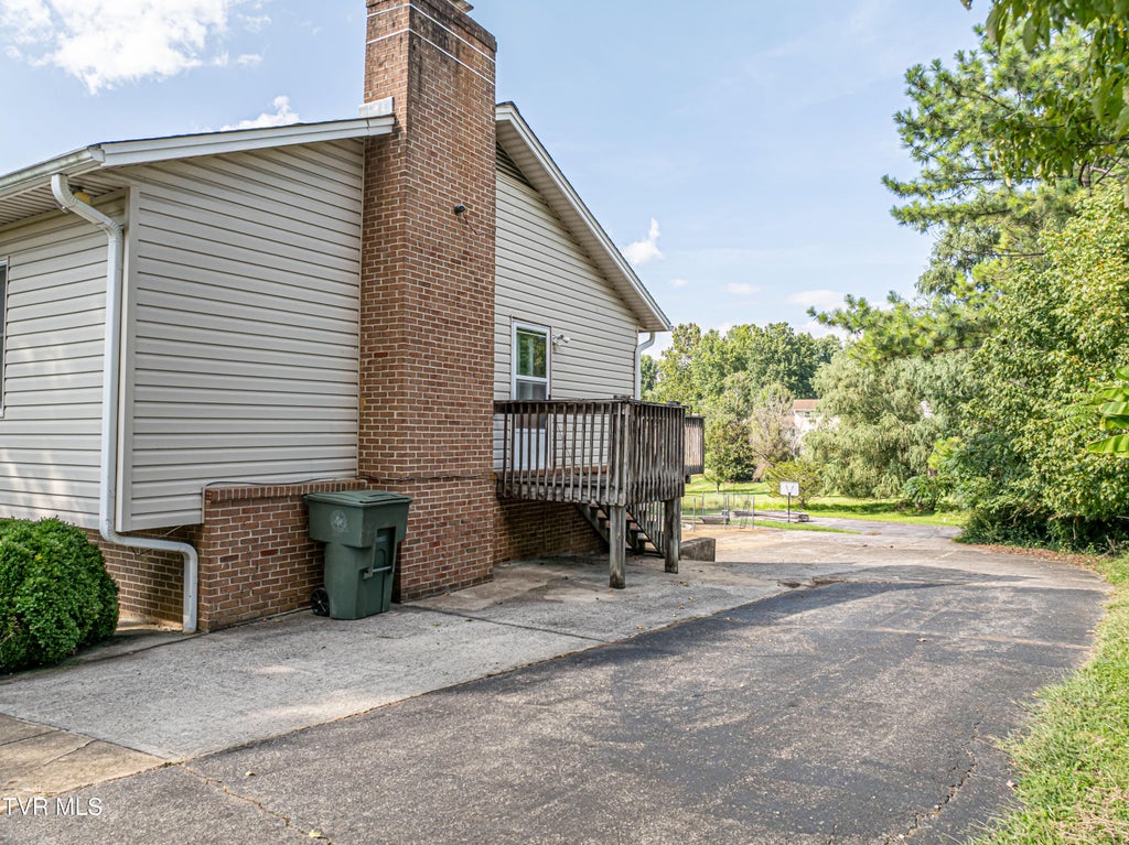 Photo of 285 Bogey Drive, Abingdon, VA 24211 (MLS # 10000348)
