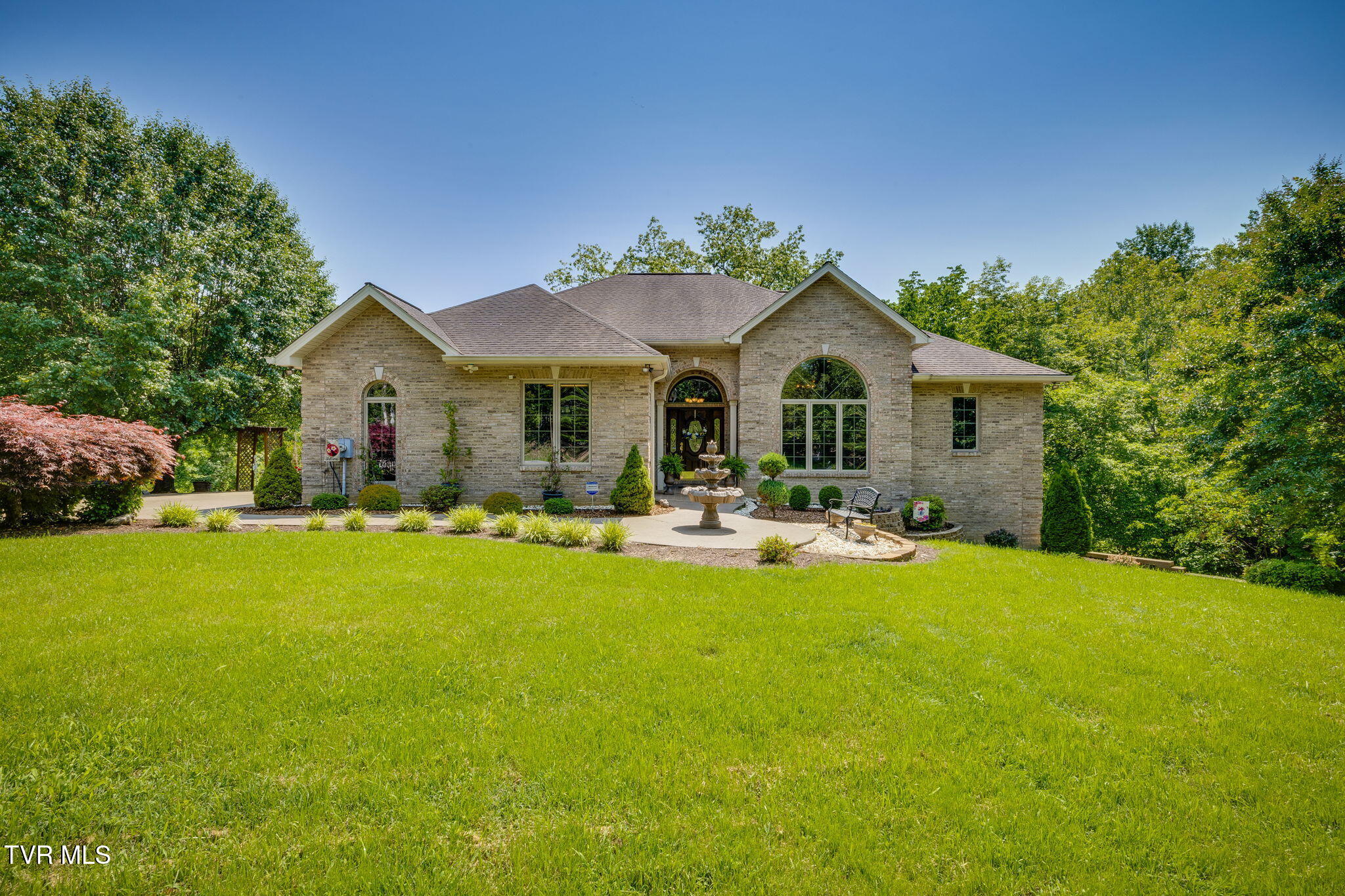 100 Pointe Drive, Piney Flats, Tennessee image 1