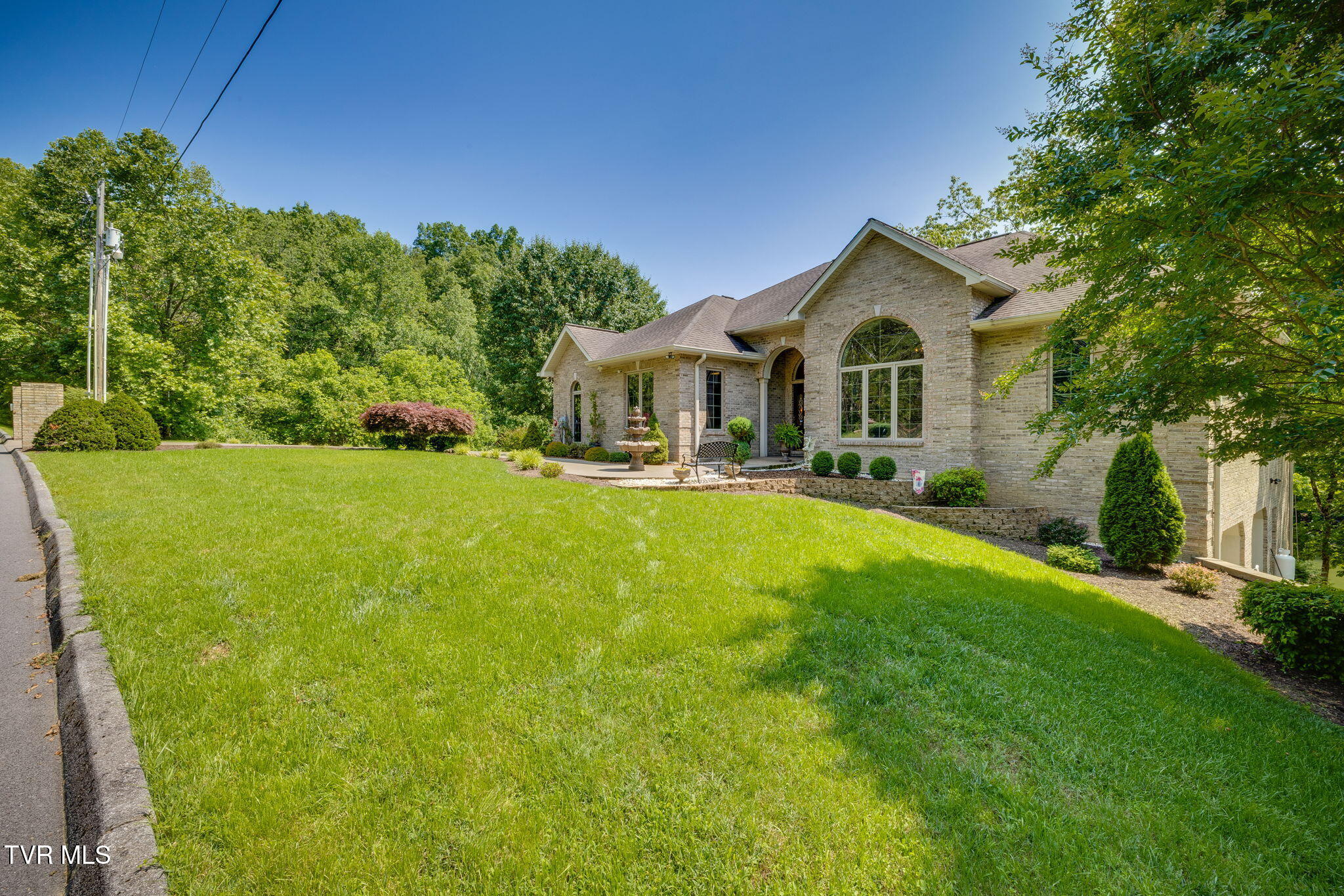 100 Pointe Drive, Piney Flats, Tennessee image 2