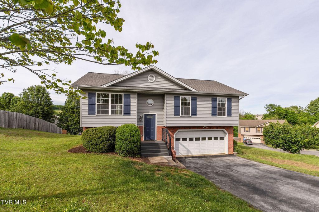 Photo of 26 Mountain Creek Court, Jonesborough, TN 37659 (MLS # 9995043)