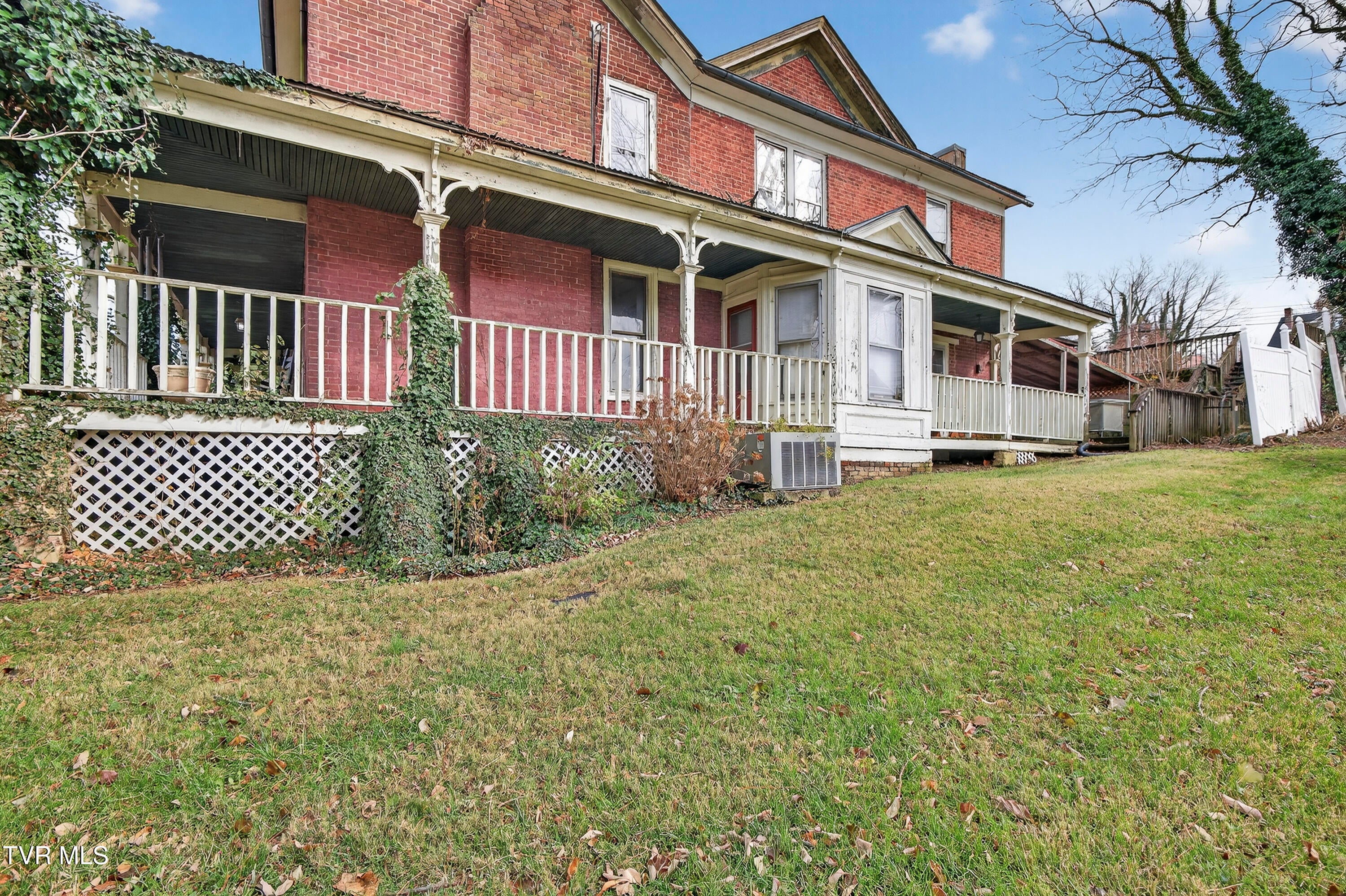 302 Southwest Front Street