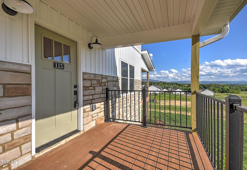 Photo of 115 Red Tail Ridge, Greeneville, TN 37743 (MLS # 9989376)