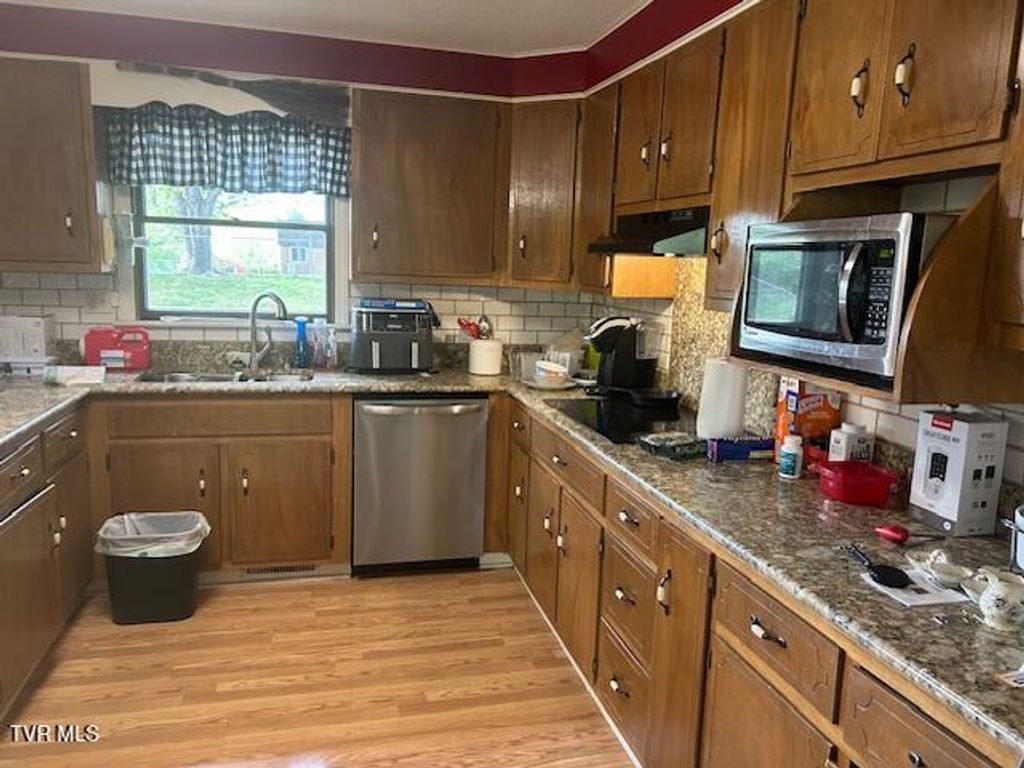 Photo of 164 Woodstock Lane, Bristol, VA 24201 (MLS # 9994302)