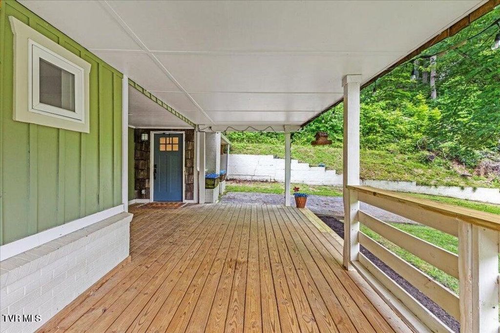 Photo of 131 Greenlee Road, Johnson City, TN 37601 (MLS # 9985584)
