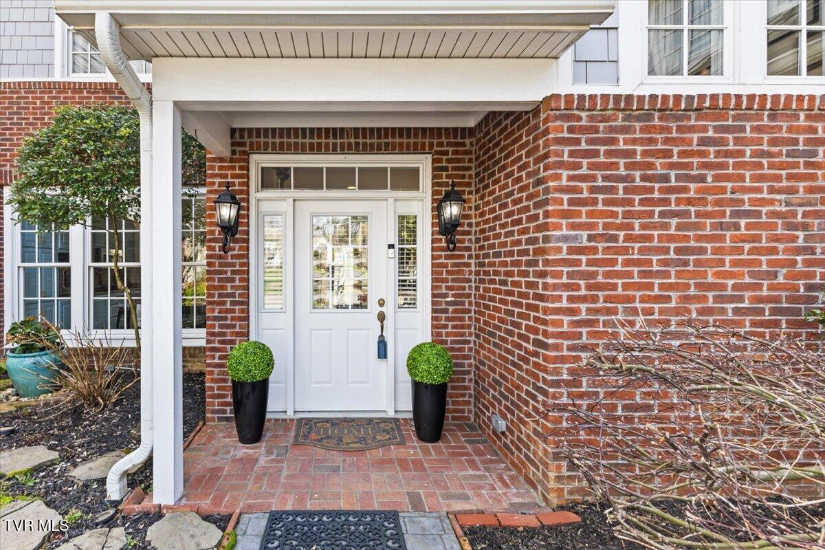 102 Willow Creek Lane