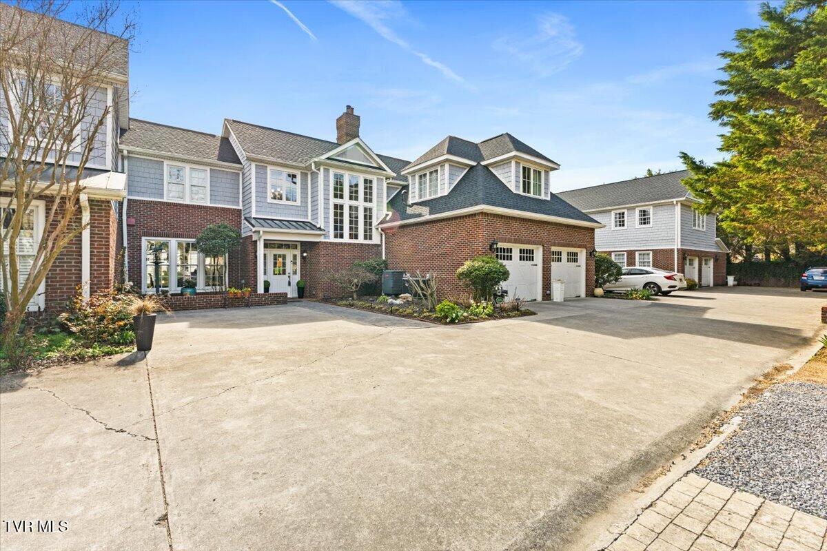 102 Willow Creek Lane