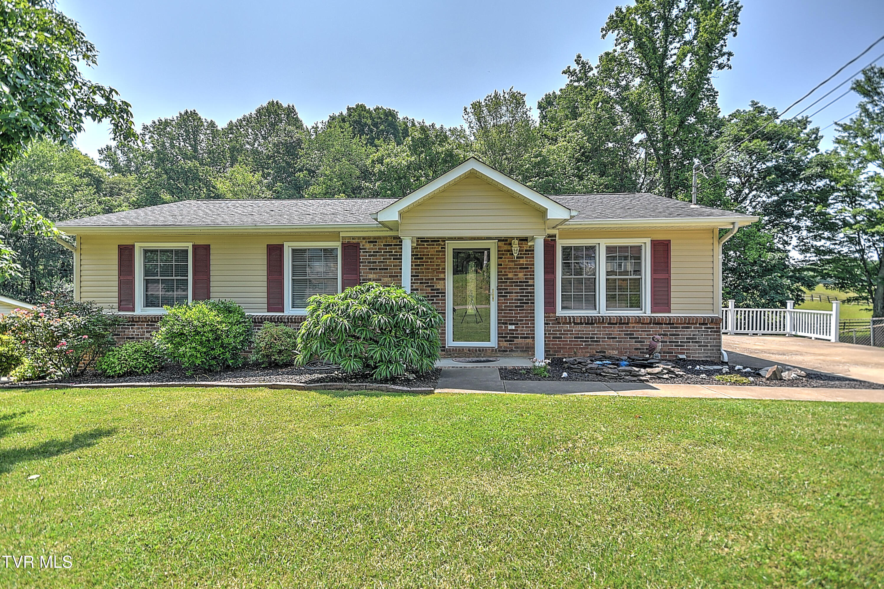 19577 Greenbriar Drive, Bristol, Virginia image 4