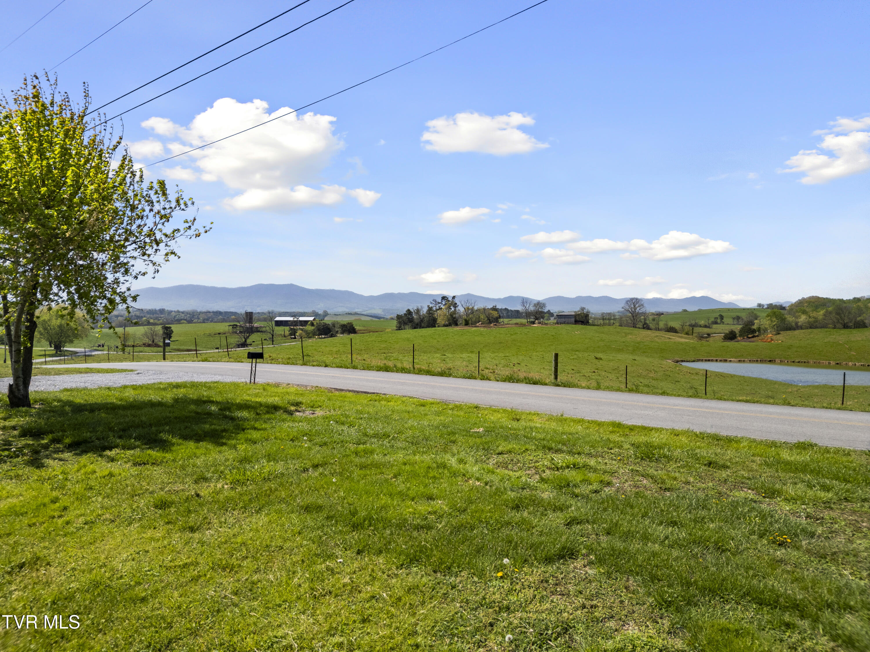 1751 Old Kentucky Road, Greeneville, Tennessee image 2