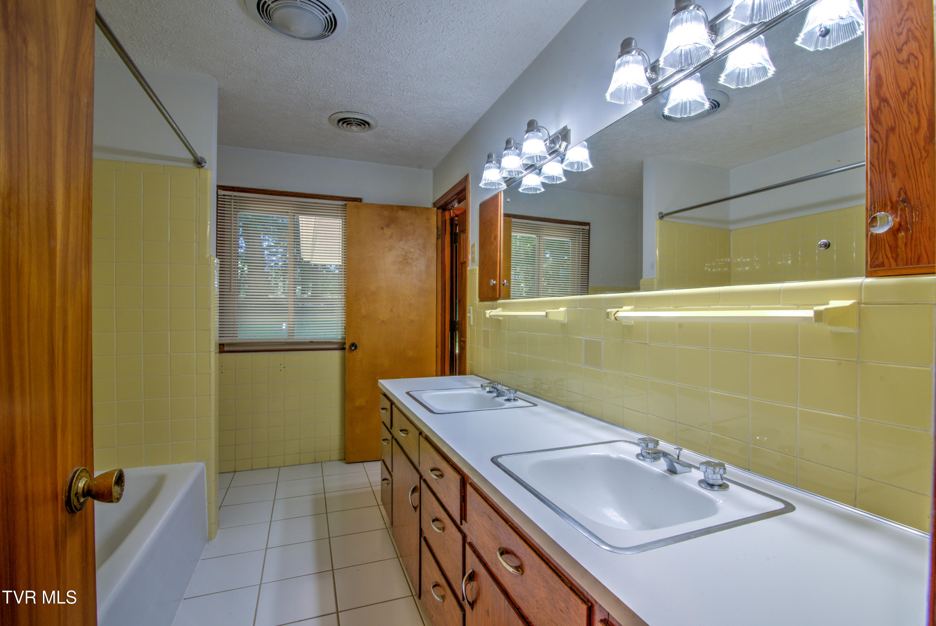355 Holston Drive, Blountville, Tennessee image 25