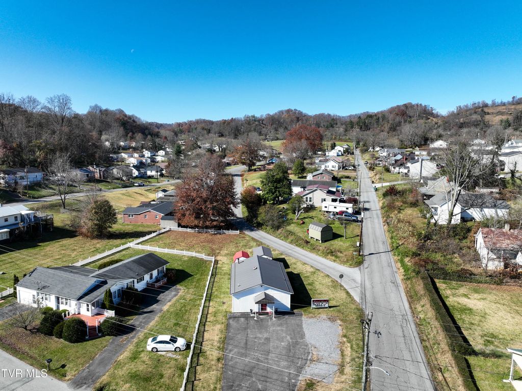 Photo of 105 Martin Road, Bristol, VA 24201 (MLS # 9988343)