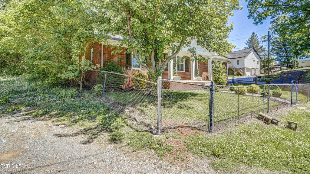 Photo of 401 Wilma Street, Kingsport, TN 37665 (MLS # 9995122)