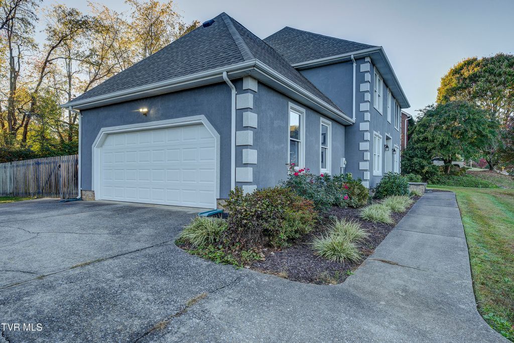 Photo of 3424 Berkshire Circle, Johnson City, TN 37604 (MLS # 9992348)