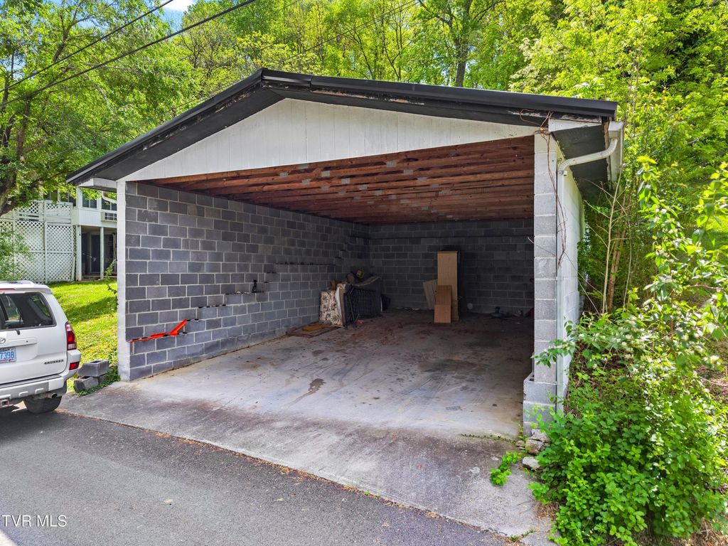 Photo of 1900 Mountain View Avenue, Kingsport, TN 37664 (MLS # 9979264)