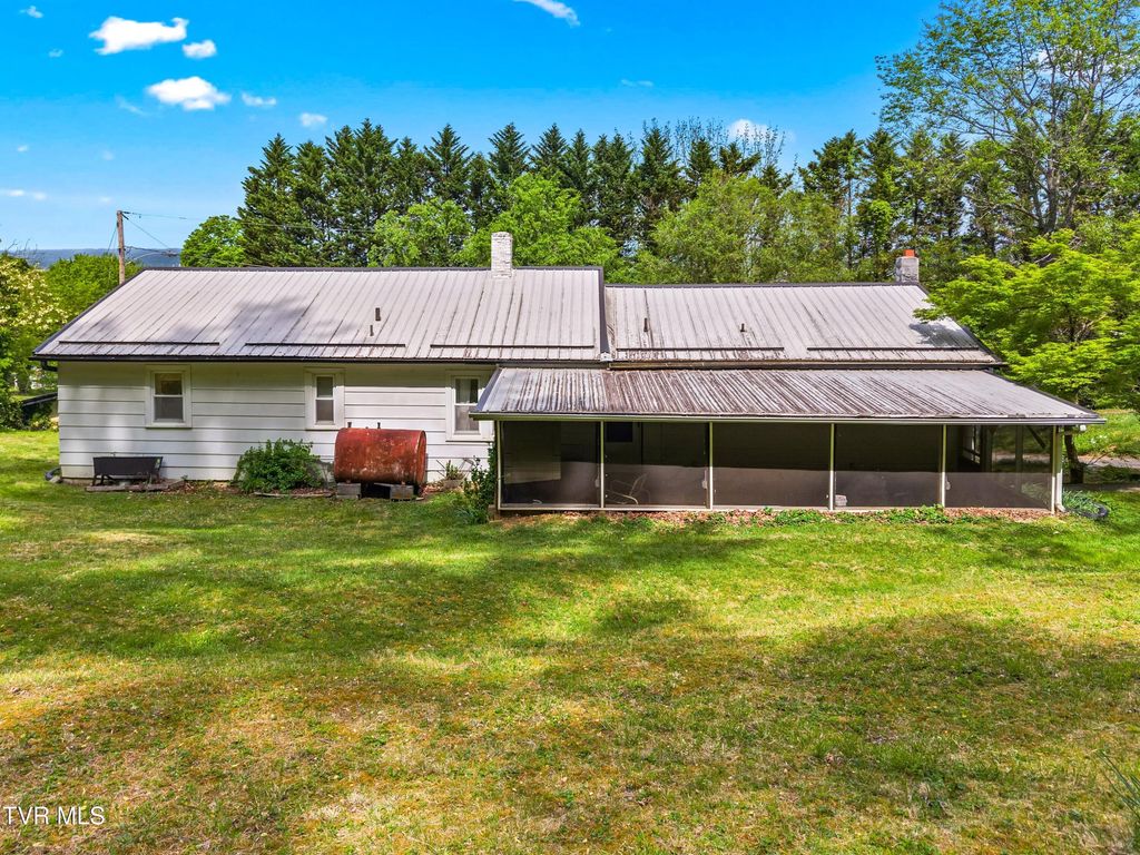 Photo of 1900 Mountain View Avenue, Kingsport, TN 37664 (MLS # 9979264)