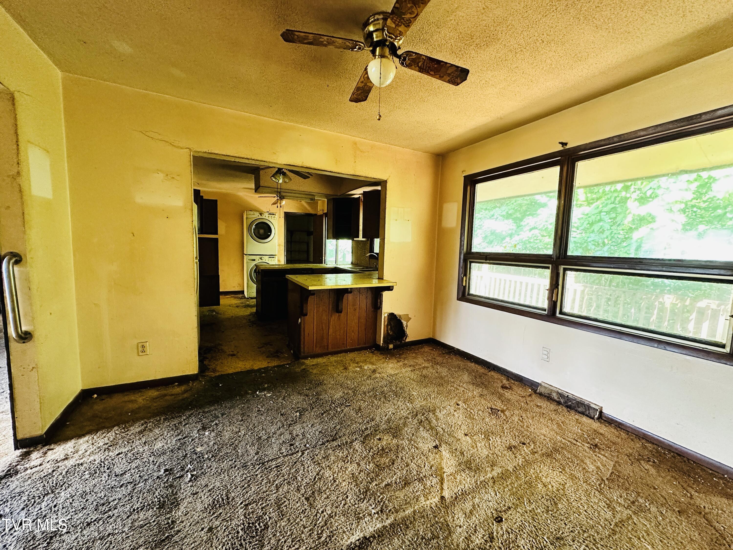 1201 Woodside Drive