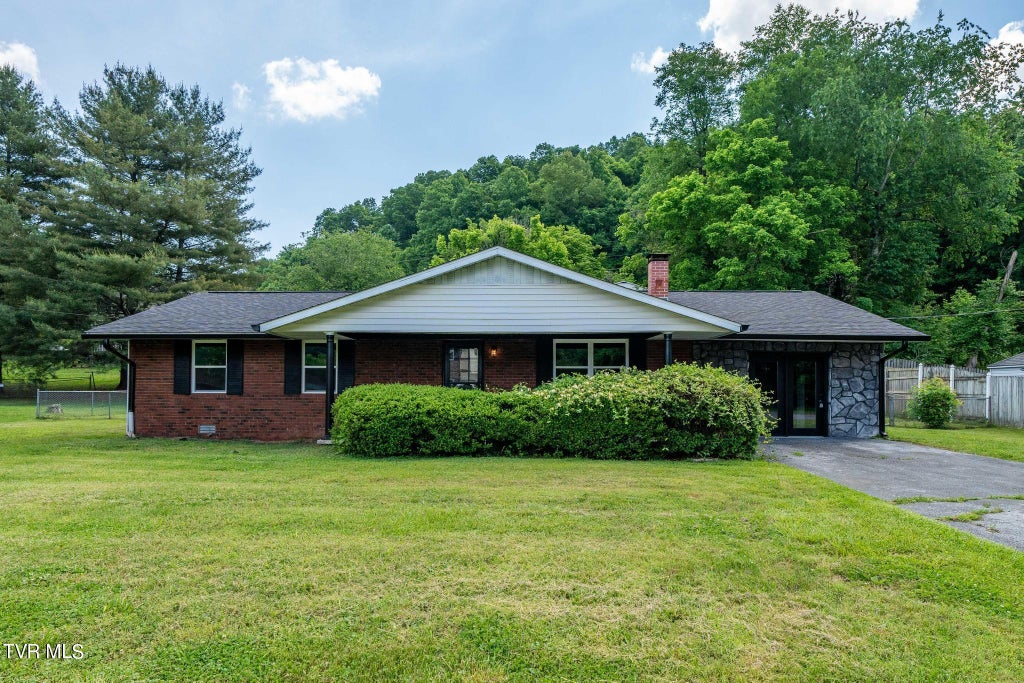 Photo of 2122 Monta Clark Street, Elizabethton, TN 37643 (MLS # 10001876)