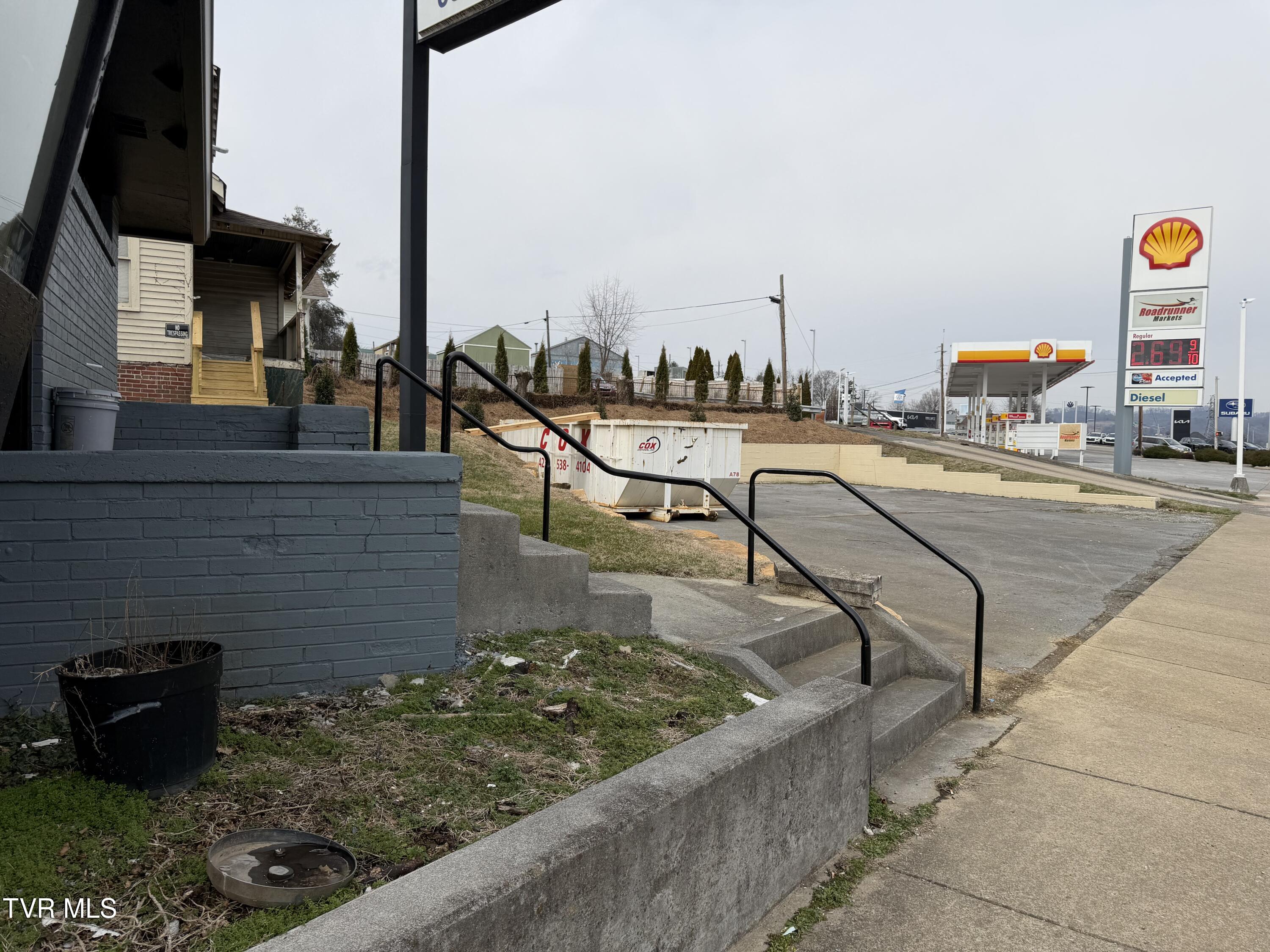 416 Volunteer Parkway