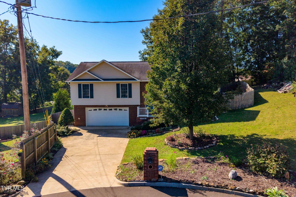 Photo of 178 Hunters Run Lane, Mount Carmel, TN 37645 (MLS # 10002146)