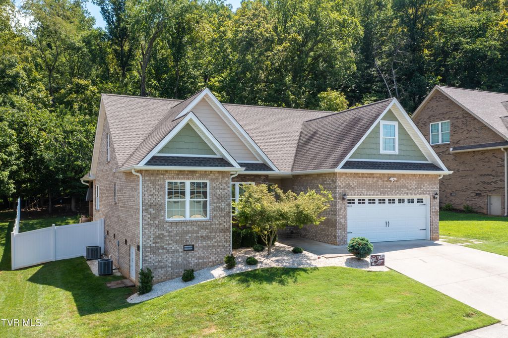 Photo of 4272 Anchor Point, Kingsport, TN 37664 (MLS # 9990315)