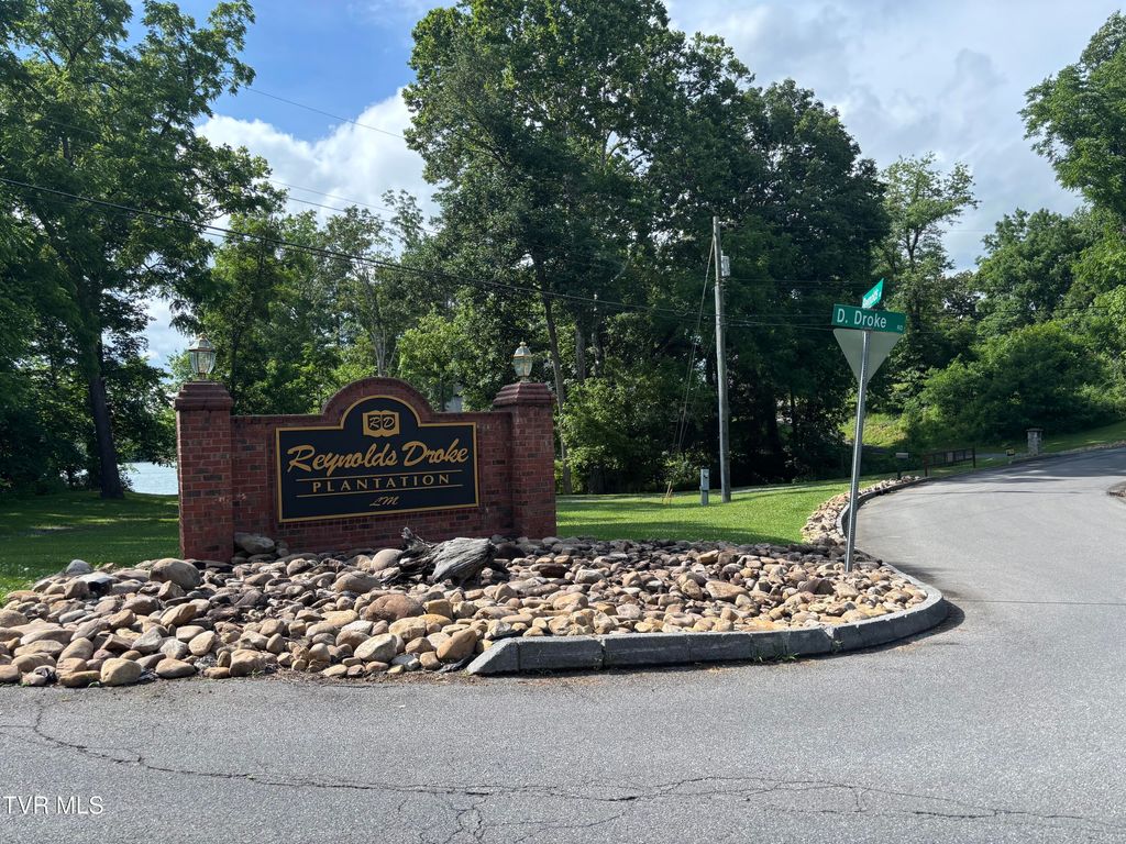 Photo of 1095 Reynolds Road, Piney Flats, TN 37686 (MLS # 9991716)