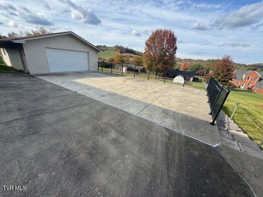 Photo of 1763 Sylvan Hill Road, Elizabethton, TN 37643 (MLS # 9992311)