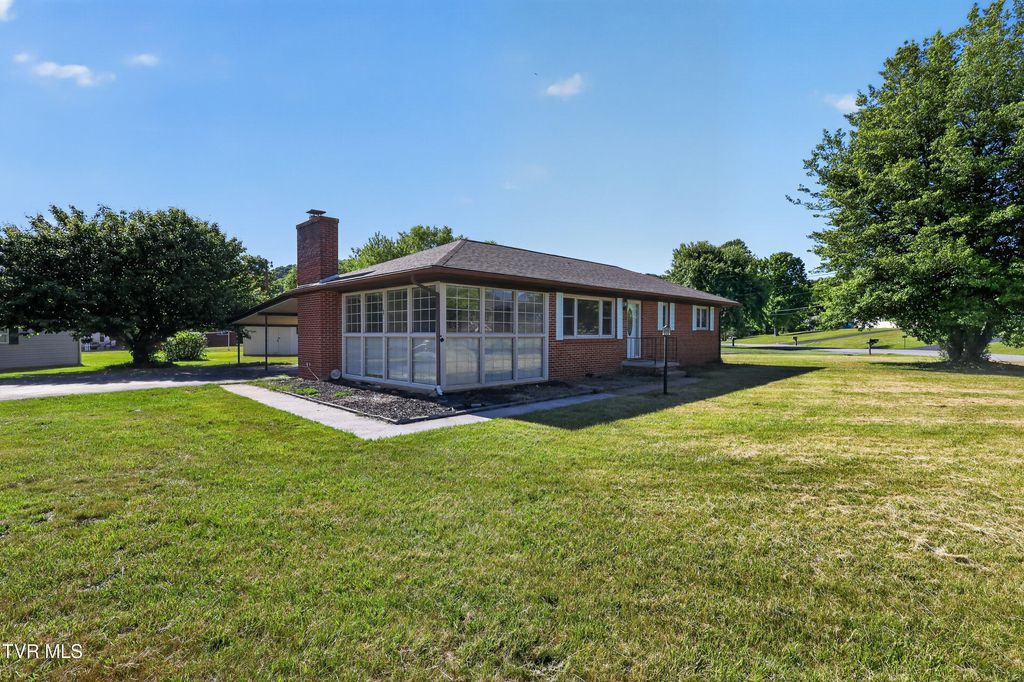 Photo of 200 Fairacres Drive, Bristol, TN 37620 (MLS # 9995308)