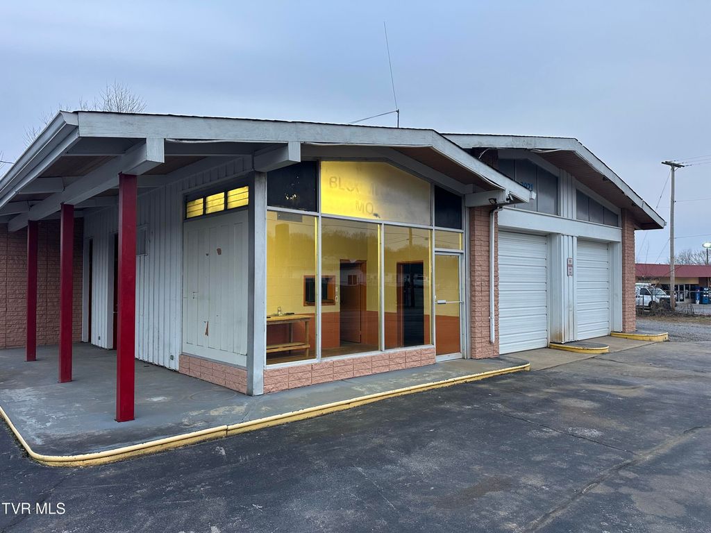 Photo of 2921 Bloomingdale Road, Kingsport, TN 37660 (MLS # 9989712)