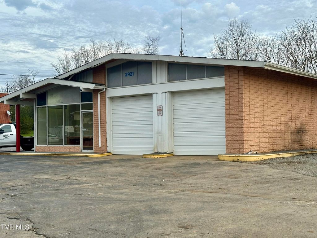 Photo of 2921 Bloomingdale Road, Kingsport, TN 37660 (MLS # 9989712)