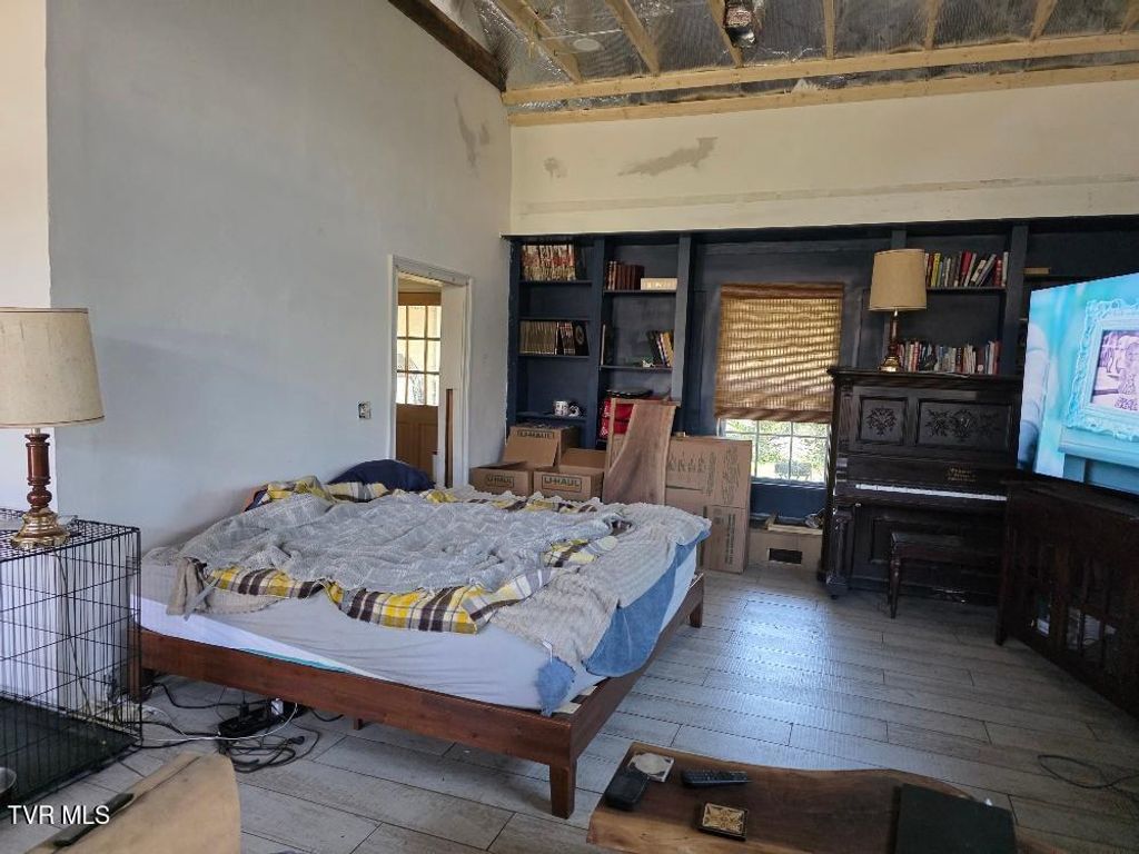 Photo of 110 Pine Street, Johnson City, TN 37601 (MLS # 9993359)