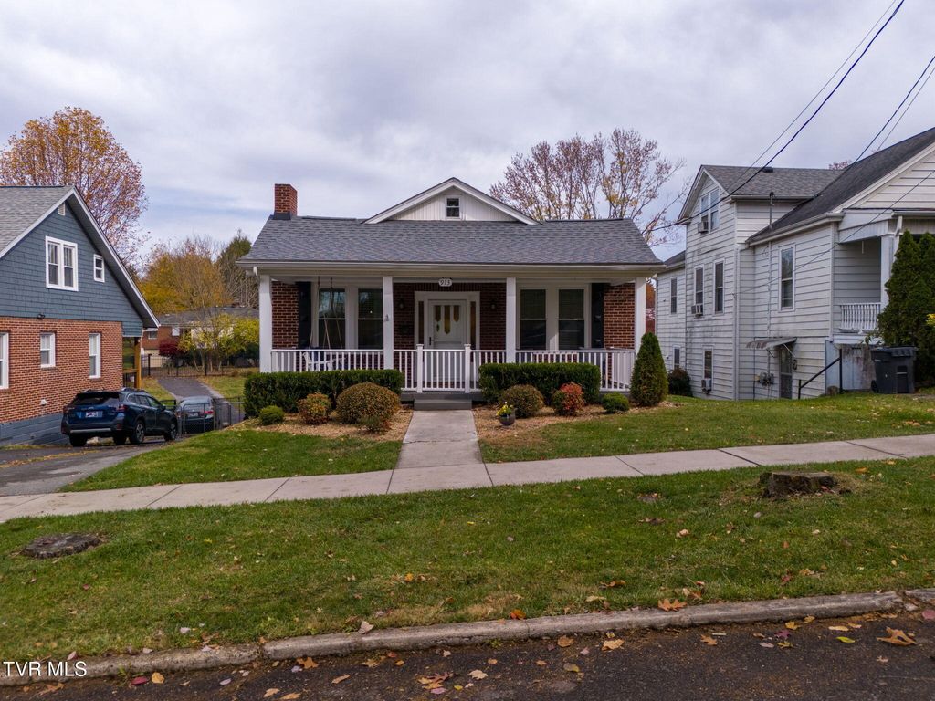 Photo of 913 Maryland Avenue, Bristol, TN 37620 (MLS # 9988162)