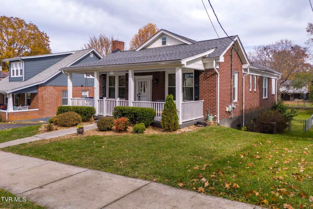 Photo of 913 Maryland Avenue, Bristol, TN 37620 (MLS # 9988162)