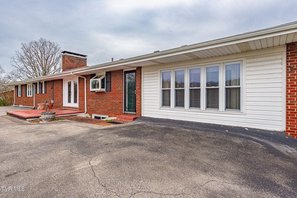 Photo of 224 New Beason Well Road, Kingsport, TN 37660 (MLS # 9992414)