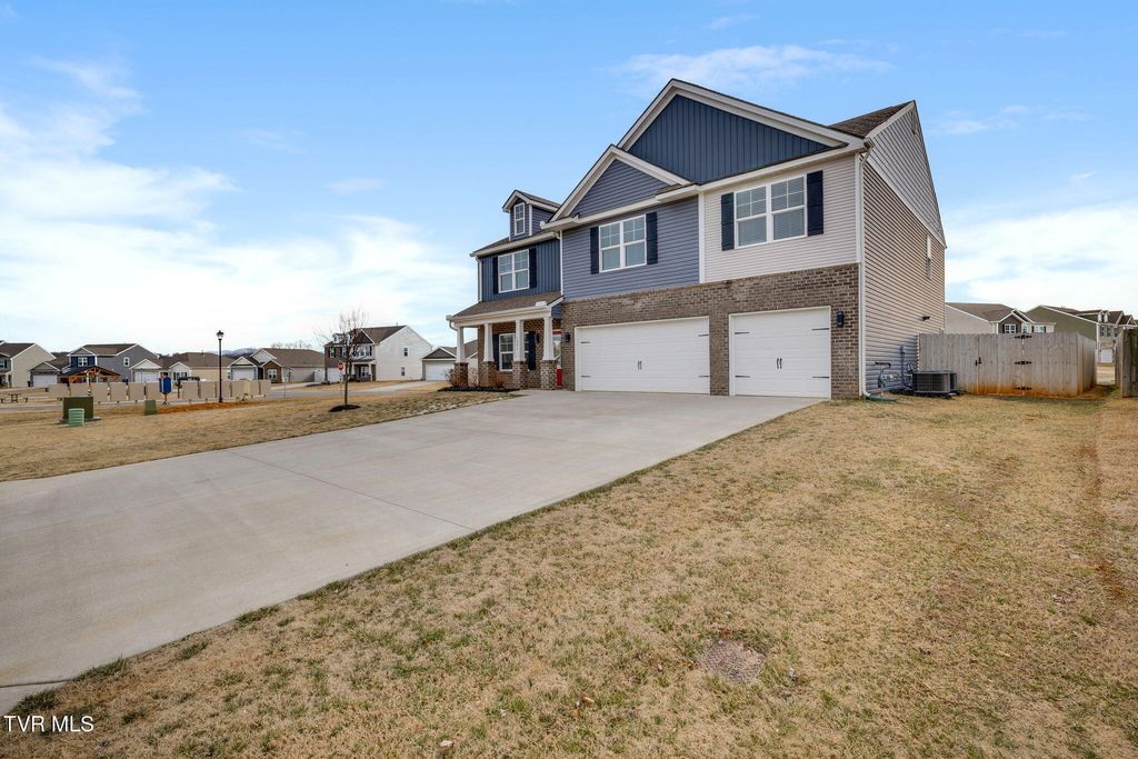Photo of 1081 Raccoon Lane, Piney Flats, TN 37686 (MLS # 9991083)