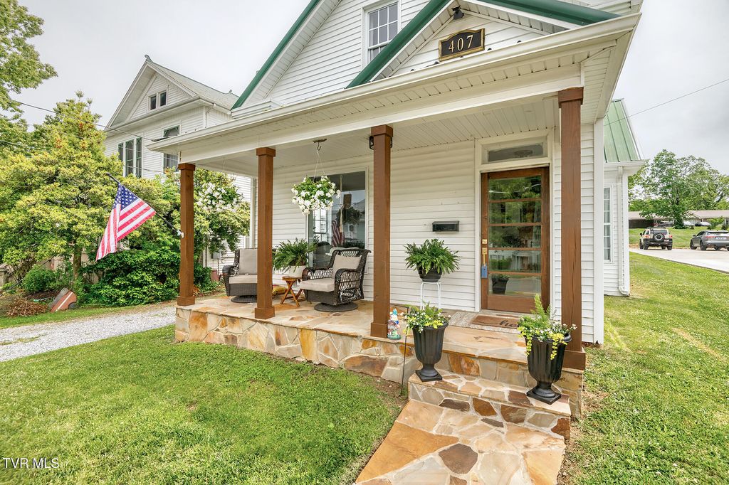 Photo of 407 Irish Street, Greeneville, TN 37743 (MLS # 9995052)