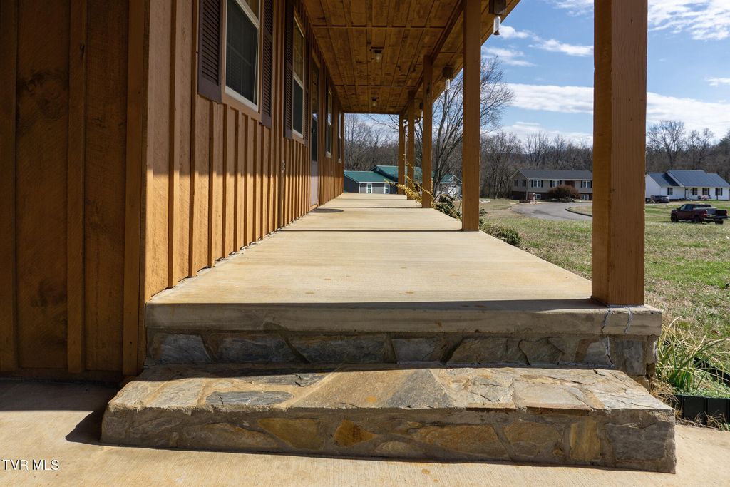 Photo of 185 Davy Crockett Drive, Greeneville, TN 37743 (MLS # 9991842)