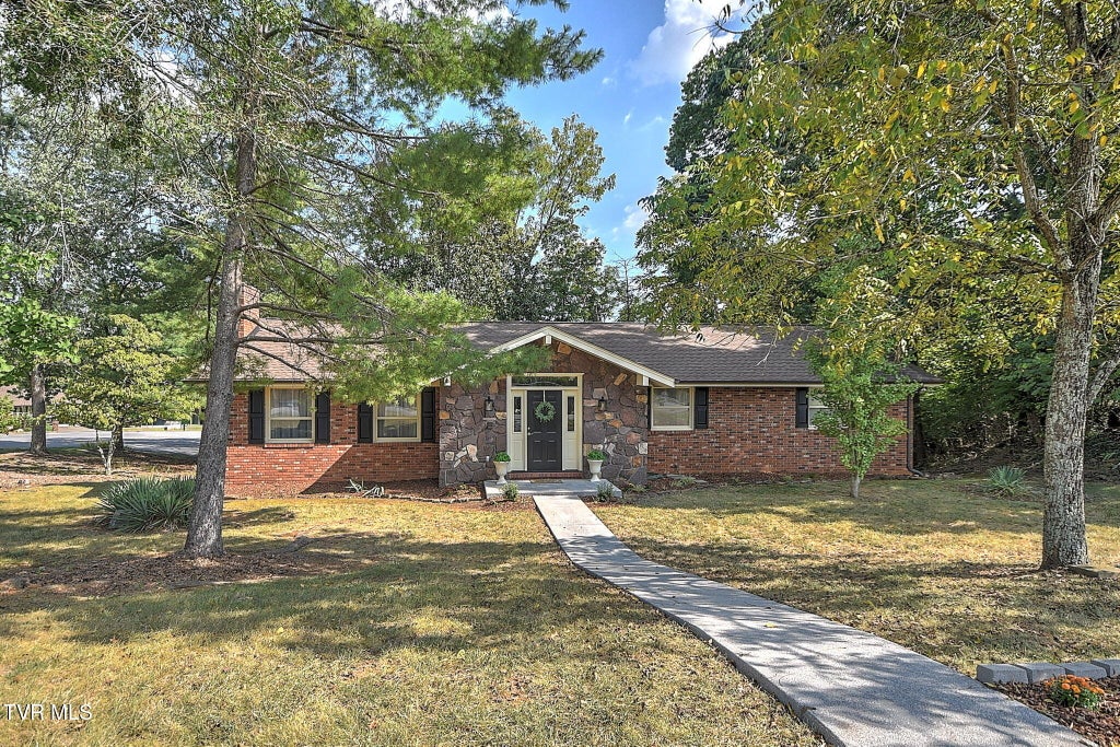 Photo of 2301 Norwich Place, Kingsport, TN 37660 (MLS # 10000566)
