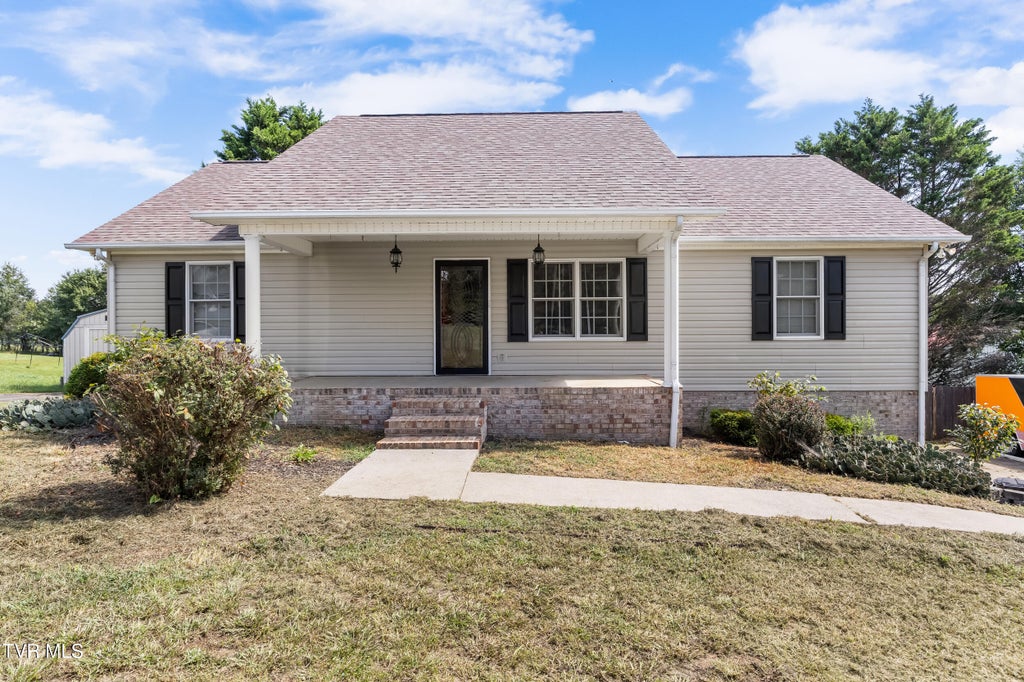 Photo of 416 Austin Circle, Rogersville, TN 37857 (MLS # 10000262)