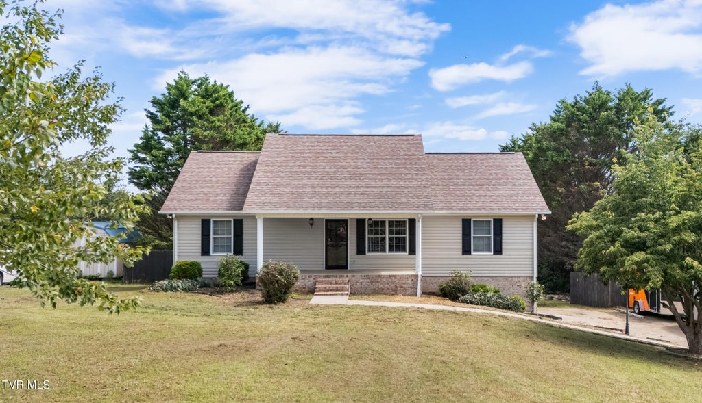 Photo of 416 Austin Circle, Rogersville, TN 37857 (MLS # 10000262)