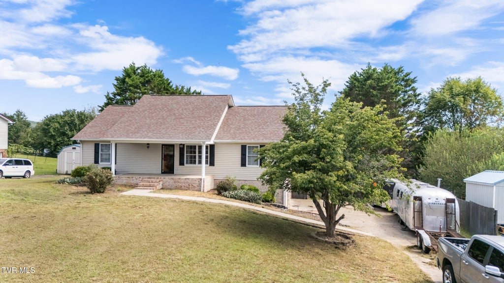 Photo of 416 Austin Circle, Rogersville, TN 37857 (MLS # 10000262)