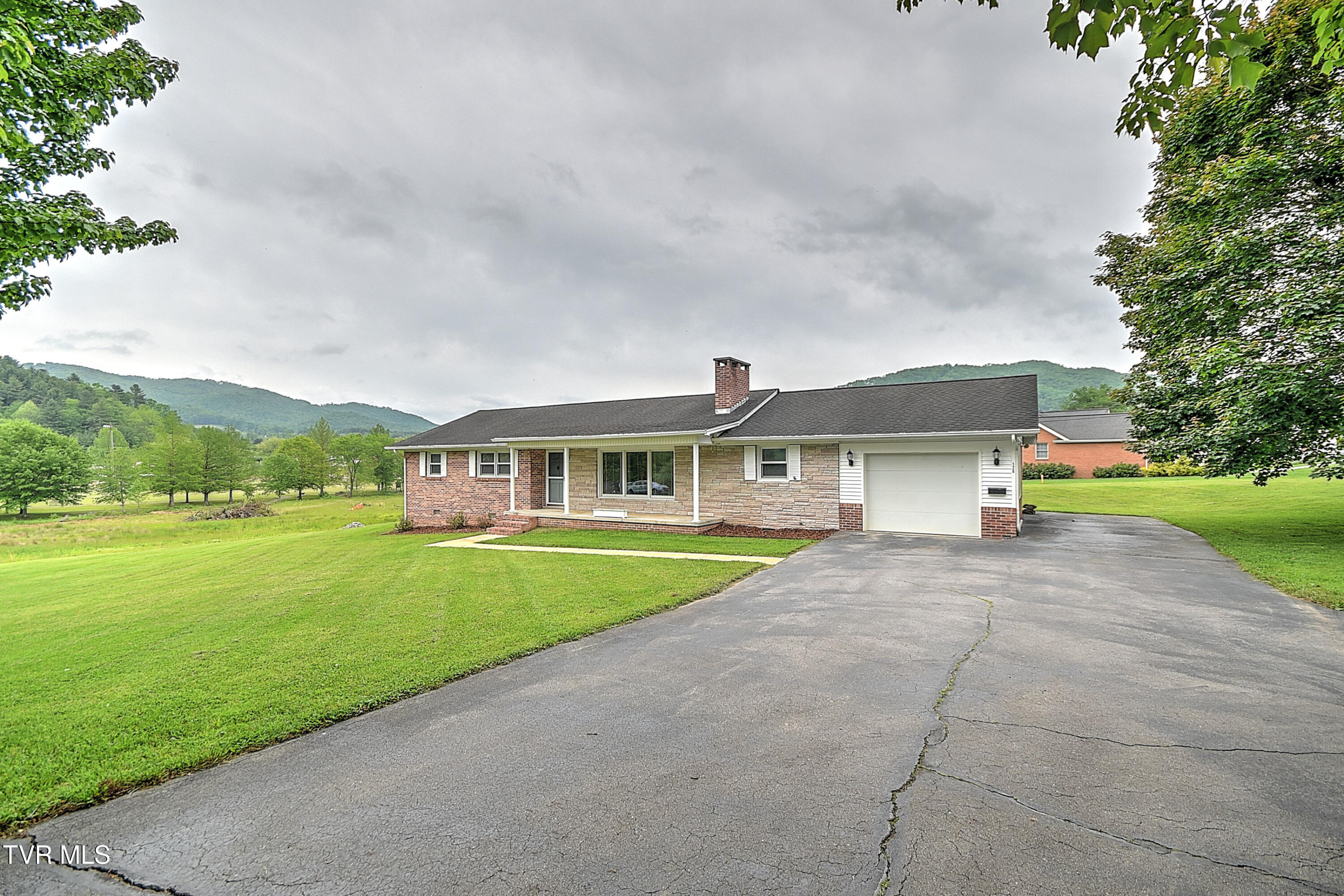 126 Wilson Avenue, Mountain City, Tennessee image 2
