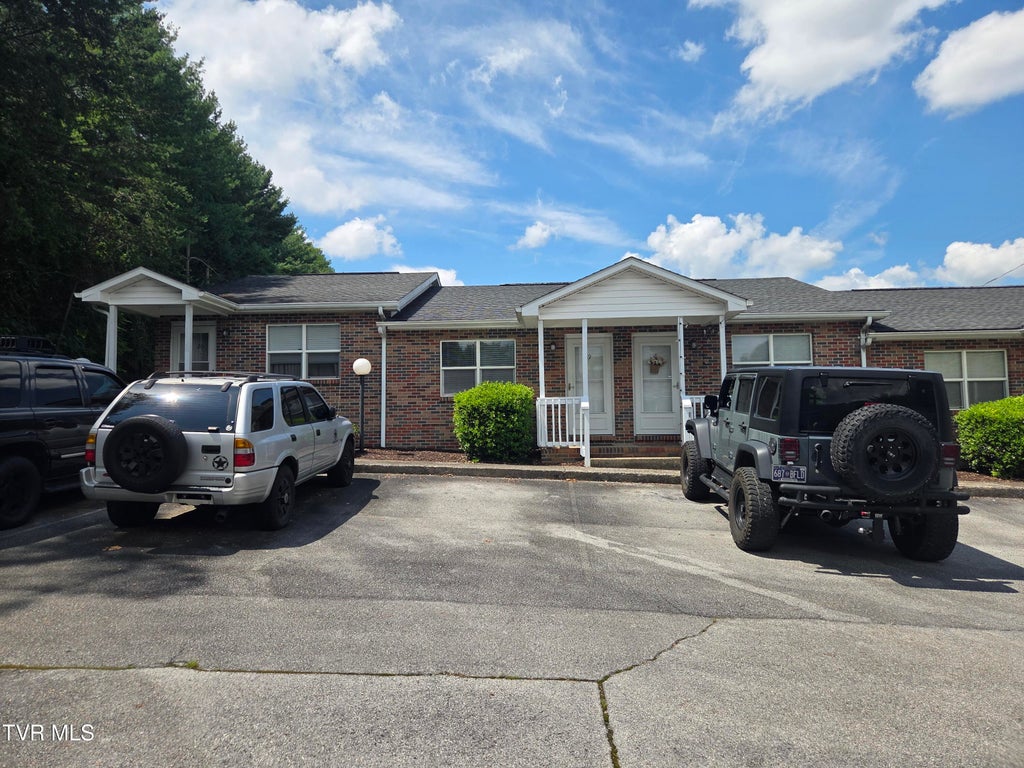 Photo of 2814 Plymouth Road #15, Johnson City, TN 37601 (MLS # 10002117)