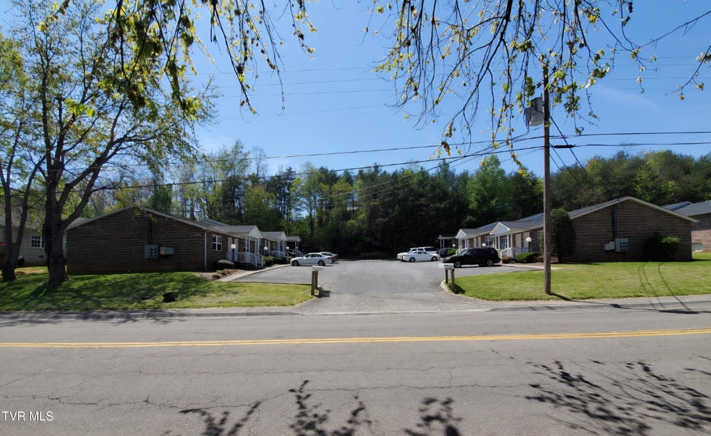 Photo of 2814 Plymouth Road #15, Johnson City, TN 37601 (MLS # 10002117)