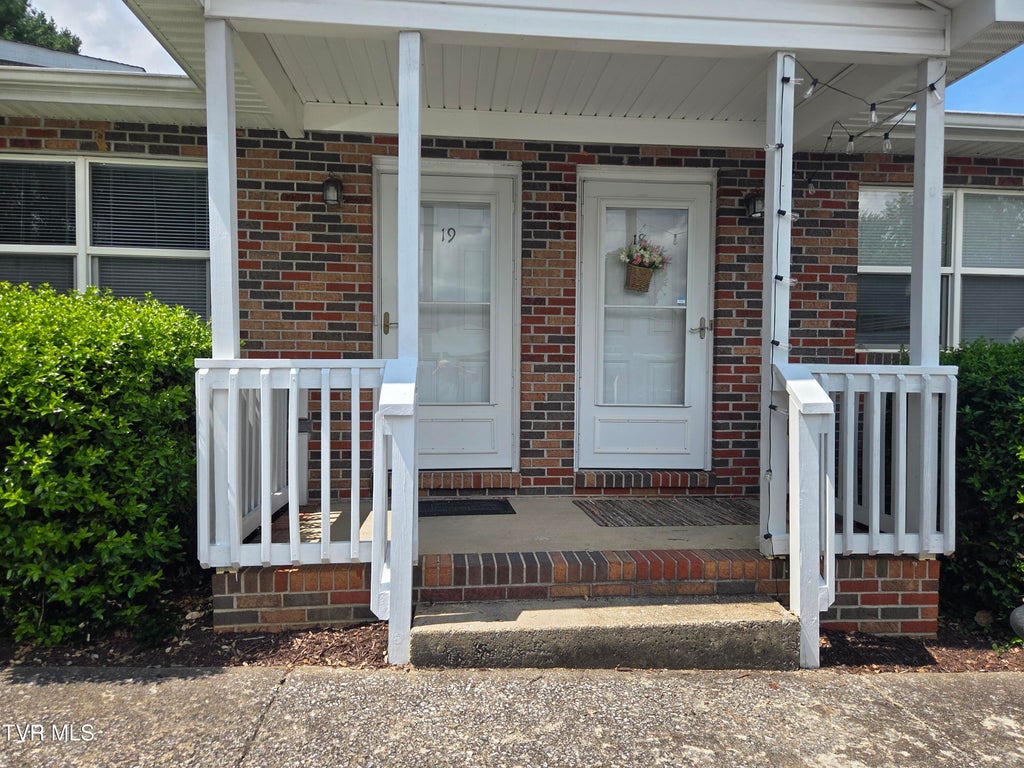 Photo of 2814 Plymouth Road #15, Johnson City, TN 37601 (MLS # 10002117)
