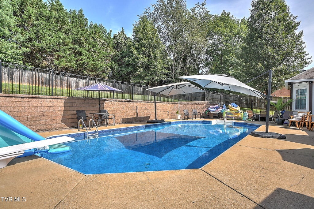 Photo of 818 Lizabeth Drive, Johnson City, TN 37604 (MLS # 9999663)