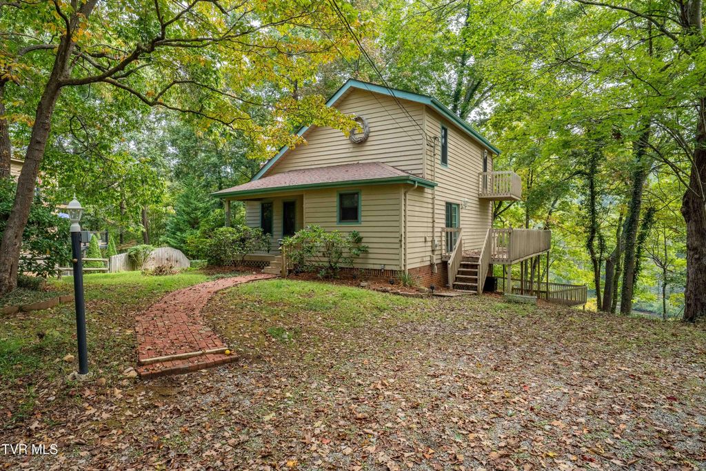 Photo of 5084 Lake Forest Drive, Kingsport, TN 37663 (MLS # 9986256)